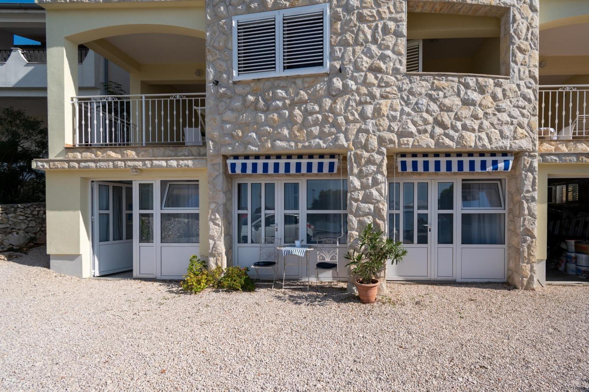 Apartments By The Sea Mandre, Pag - 4092 Kolan Exterior foto